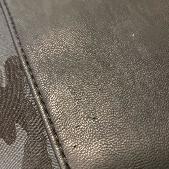 Lululemon Out of Range Black and Gray Camouflage Duffel Bag - Picture 14 of 15